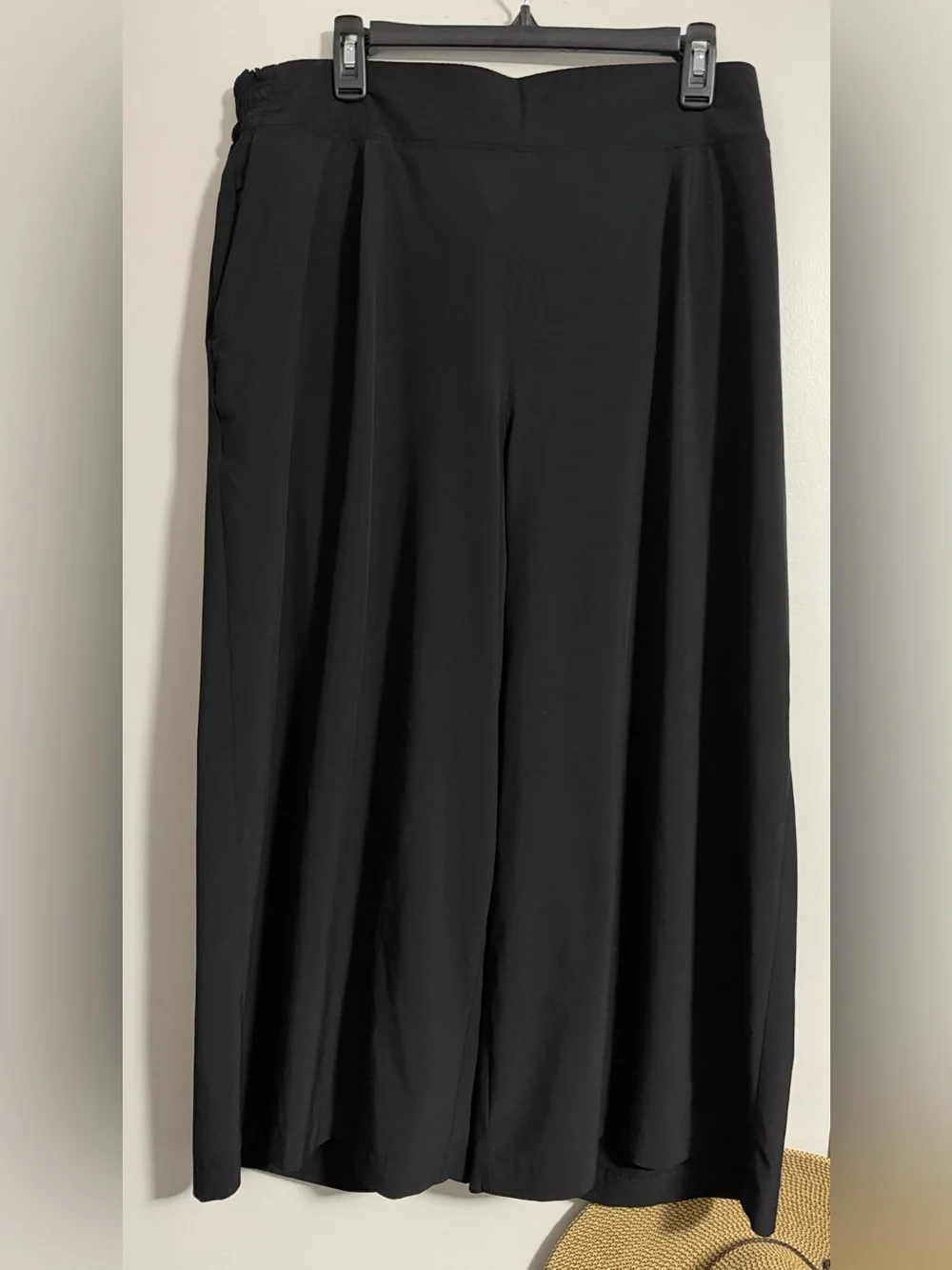 ATHLETA Brooklyn Wide Leg Crop Pant Black sz 18 LIKE NEW Ins 23”ElasticBackWaist - Picture 7 of 10